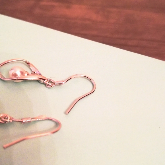 Silver And Pearl Dangle Earrings. - Picture 3 of 5